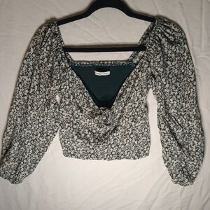 Women's Abercrombie & Fitch Size Small Off-the-shoulder Bell Sleeve Shirt....